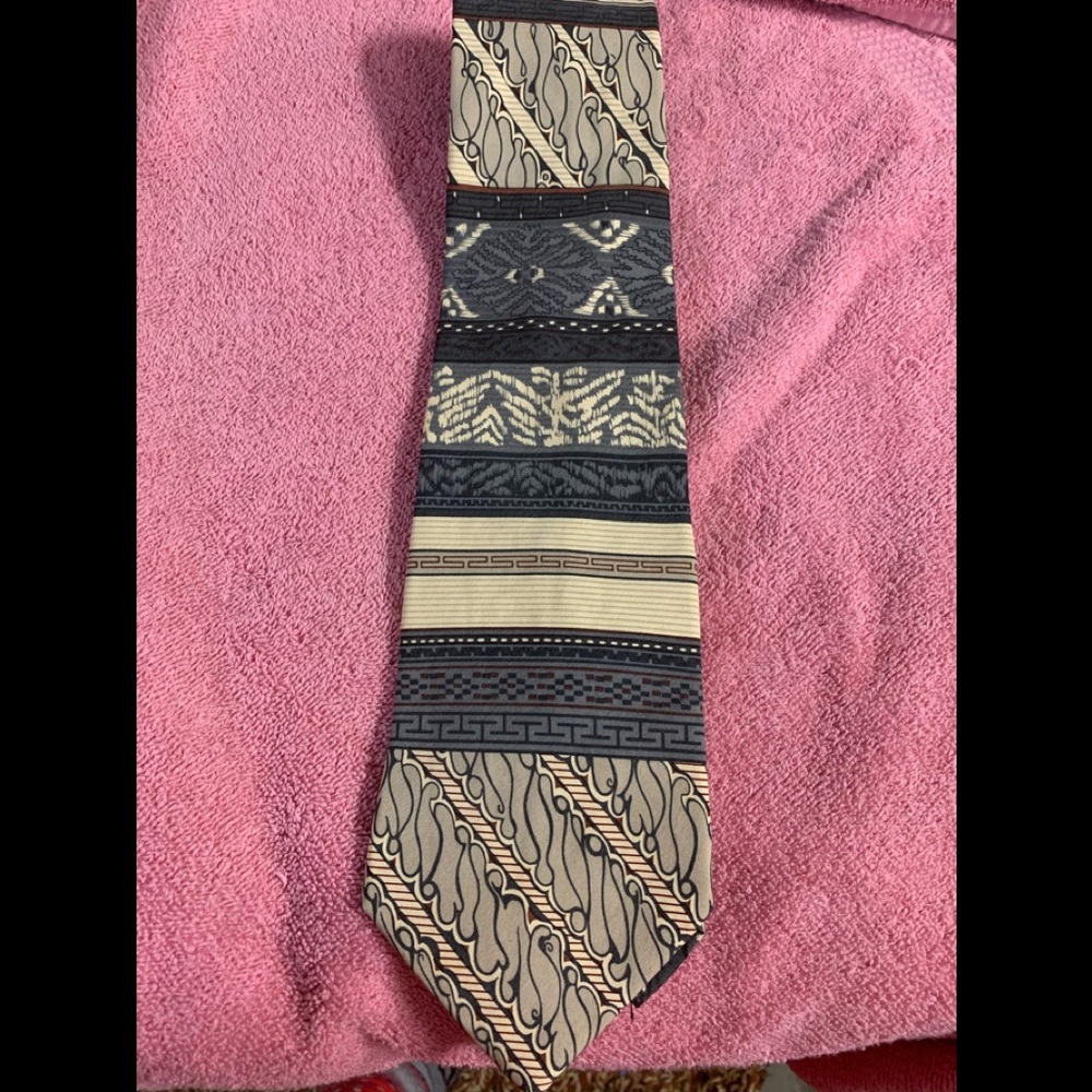 Albert Nipon Tie